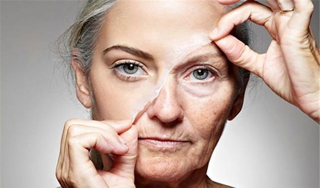 برای داشتن چهره ای جوان هرگز این 10 ماده غذایی را نخورید!